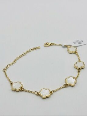 Elegant Gold & White Clover Link Bracelet